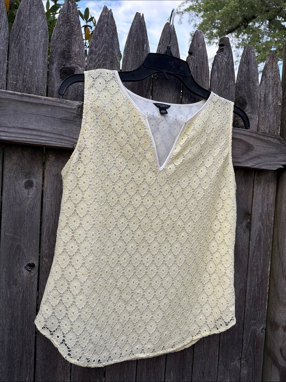 Ann Taylor XSP pale lemon top!